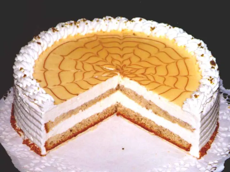 Eierlikörsahnetorte