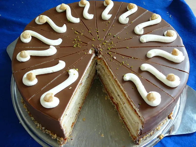Nußcremetorte